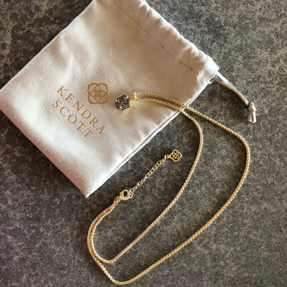 Kendra Scott pendant necklace